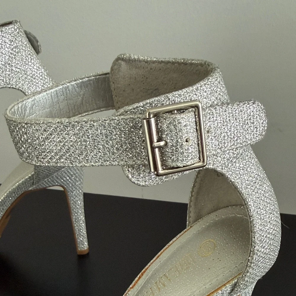 Dream Pairs Glittering Silver Heels‎ Sz 6.5